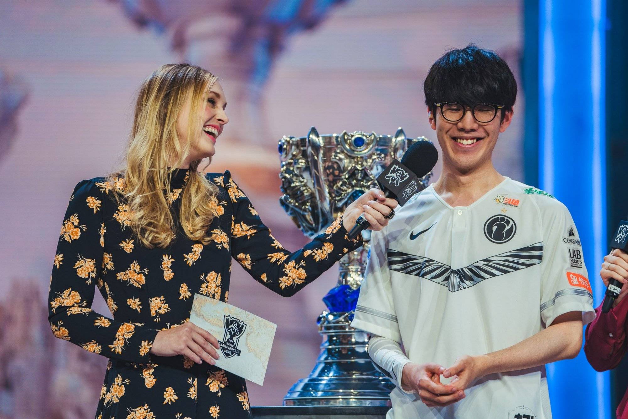 关于TheShy在SKT比赛中精彩发挥，败北引发热议！的信息